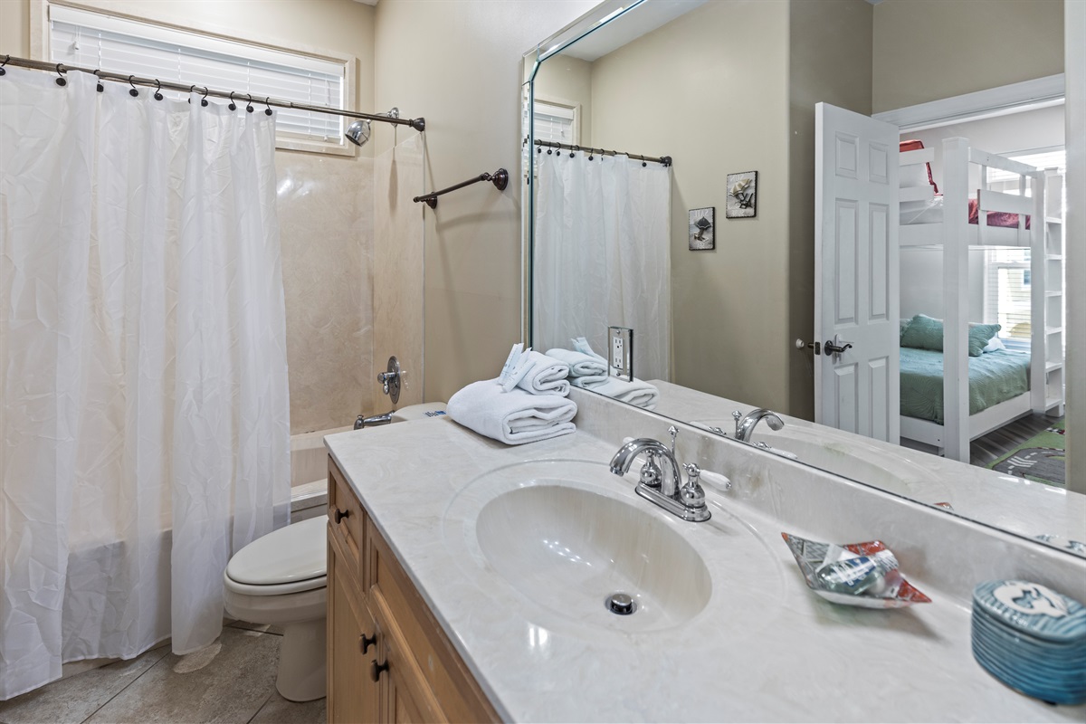 2nd Bathroom (2nd Floor)