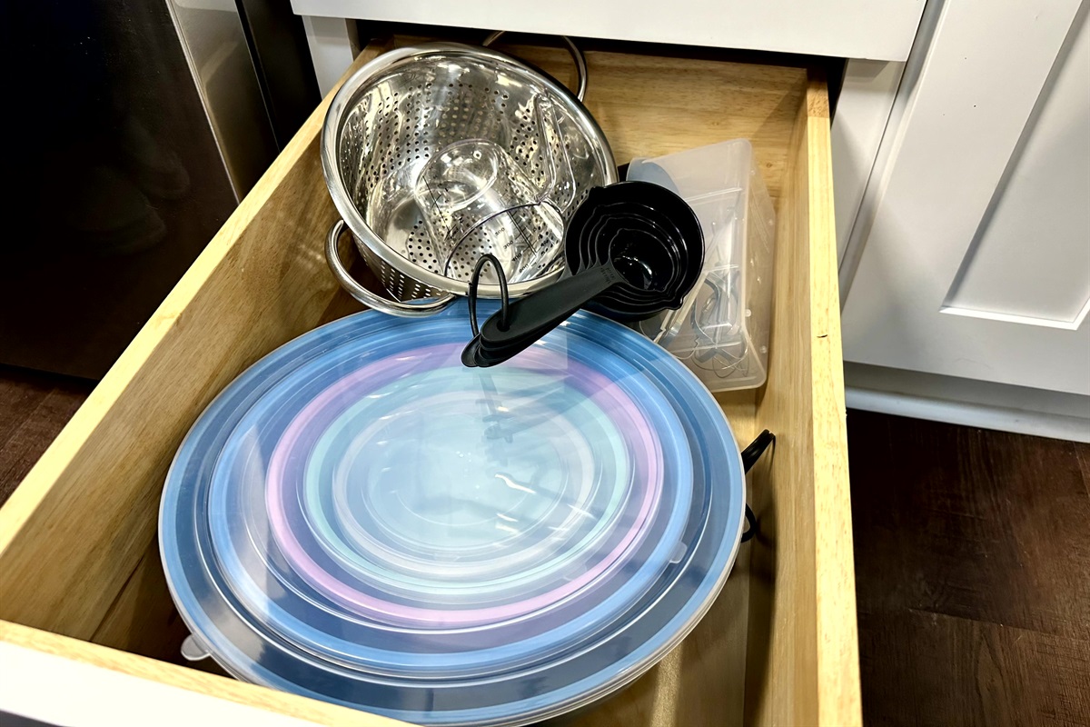 mixing/storage bowls, baking utensils