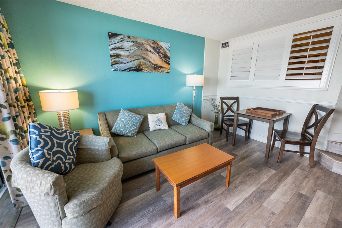 Living Room with Stunning Views🌊☀️