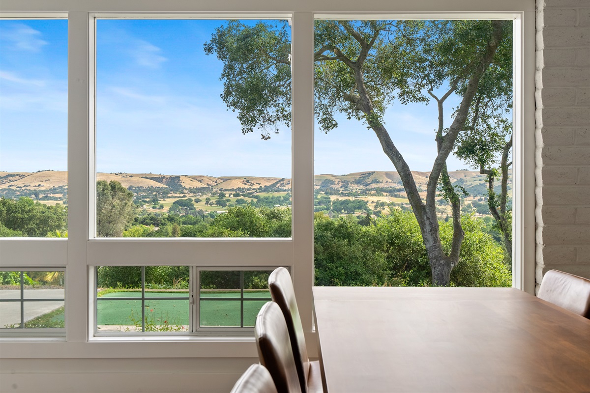 A perfect backdrop for long conversations and slow, scenic breakfasts.
