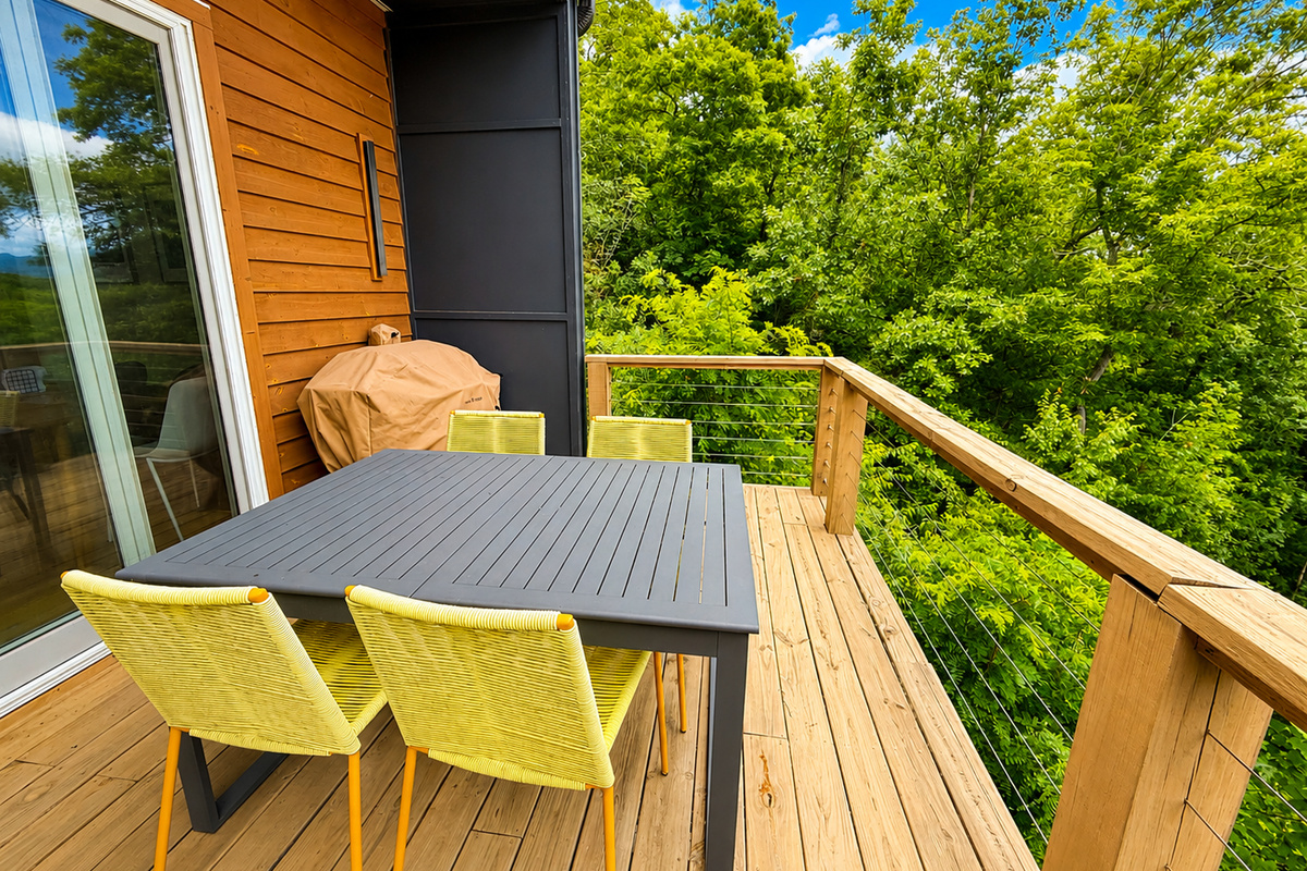 Dinner with a side of fresh mountain air.
Fire up the grill and enjoy meals outdoors on the upper deck, surrounded by the trees and overlooking beautiful Lake Santeetlah.