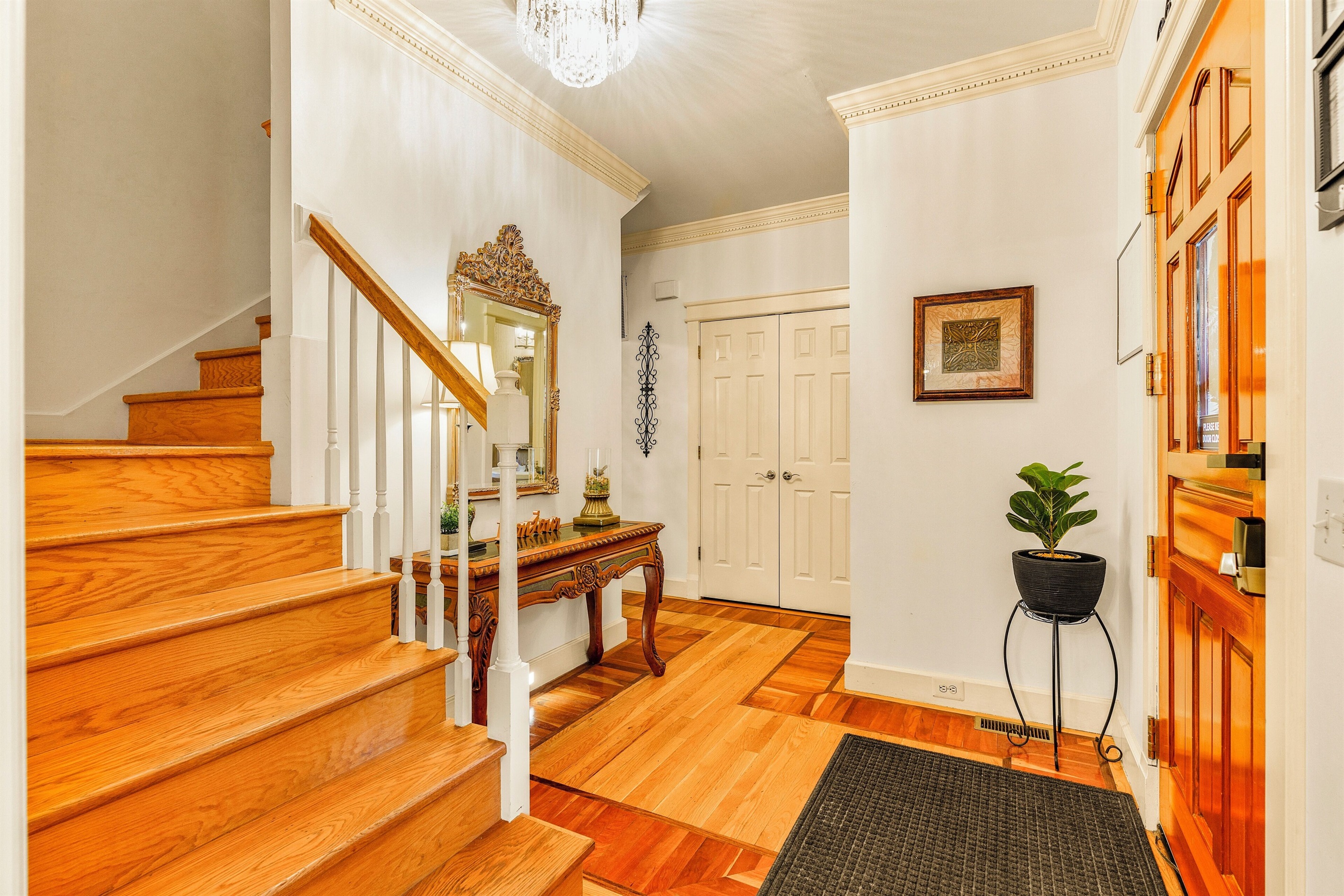 Entryway foyer

