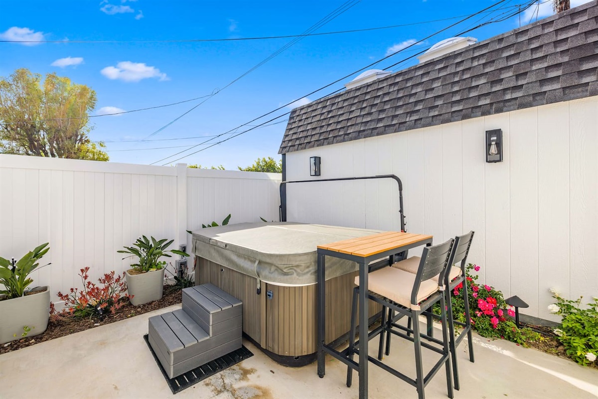 Spa & Outdoor Bar Table w/ Chairs