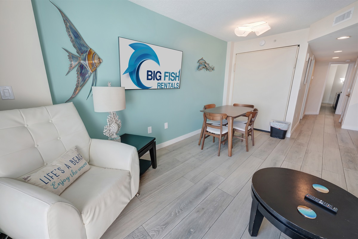 Living Room with Stunning Views🌊☀️