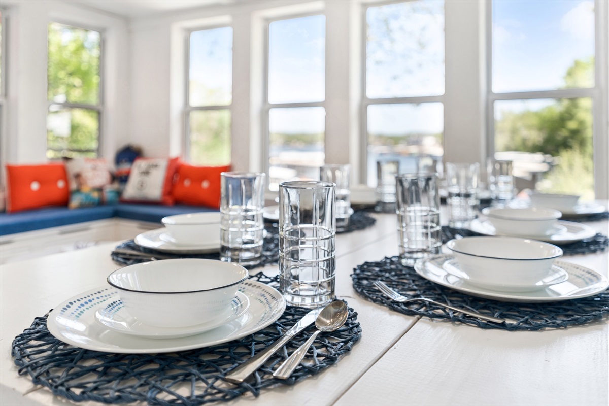 Set the table, pour a drink, and enjoy a relaxed dinner with your group.
