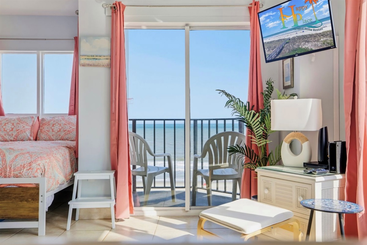 Wake up to sunrise views in this romantic oceanfront studio featuring a queen bed, calming coastal design, and large windows overlooking the water. Perfect for couples or solo travelers looking for a peaceful, elevated beach escape. ⭐