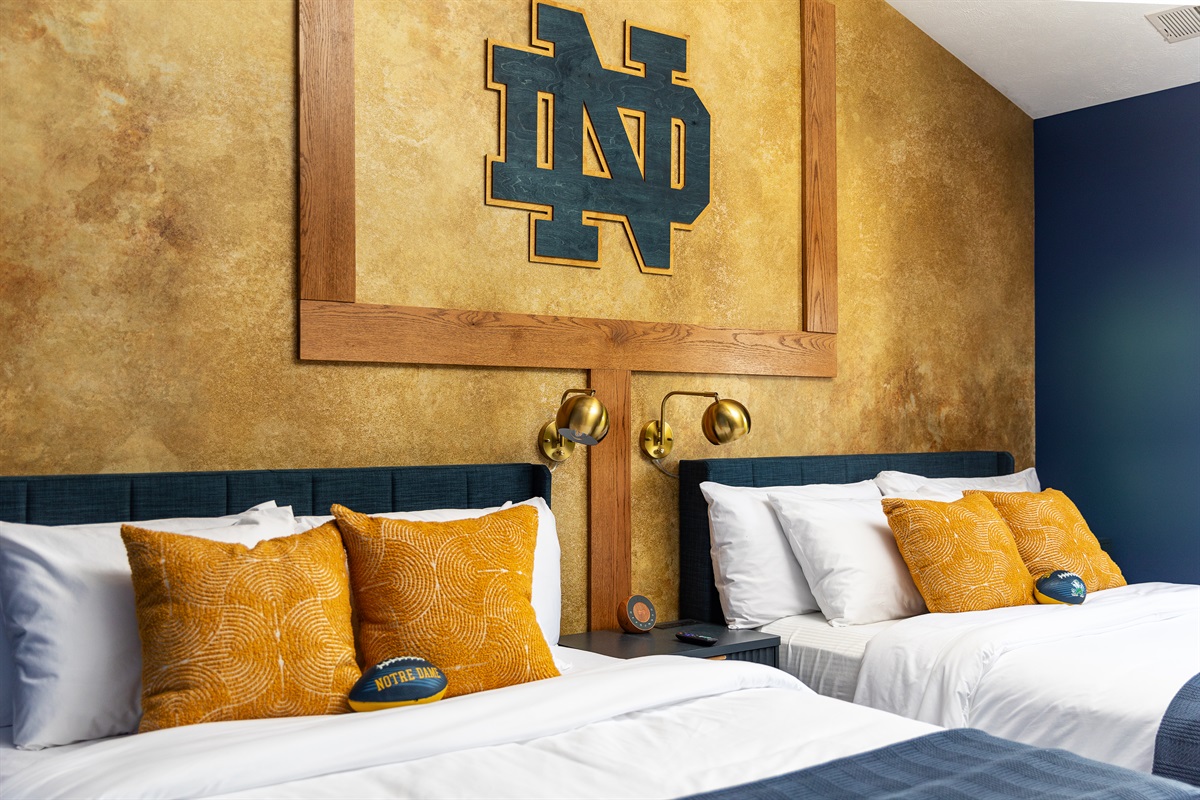 Master bedroom 2 Queen beds, Smart TV, ensuite with shower & tub and walk in closet