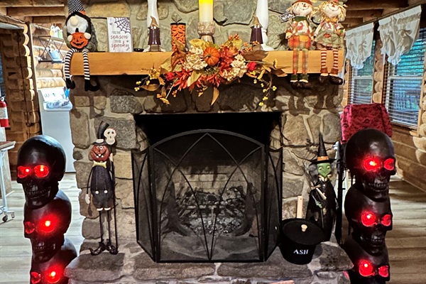 Adding a little fright to the Aloha Smoky Cabin!