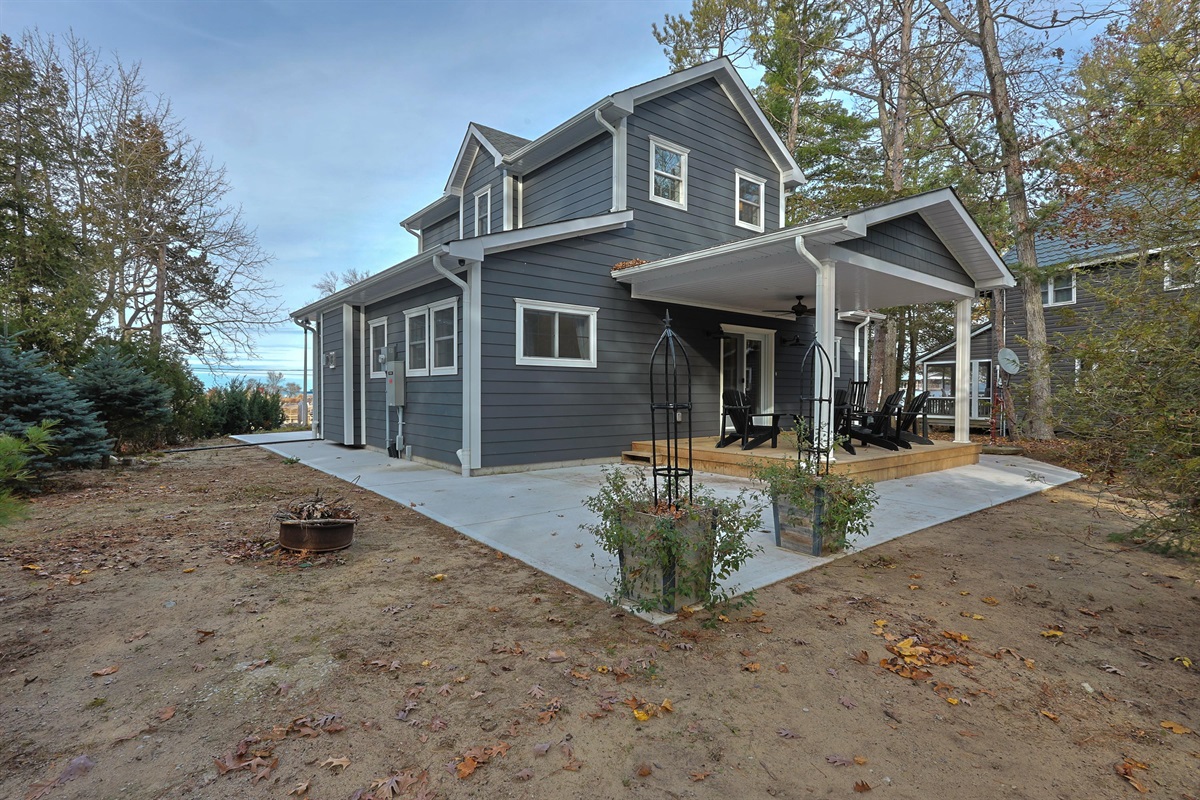     &ldquo;An elegant retreat where contemporary design meets lakeside charm.&rdquo;