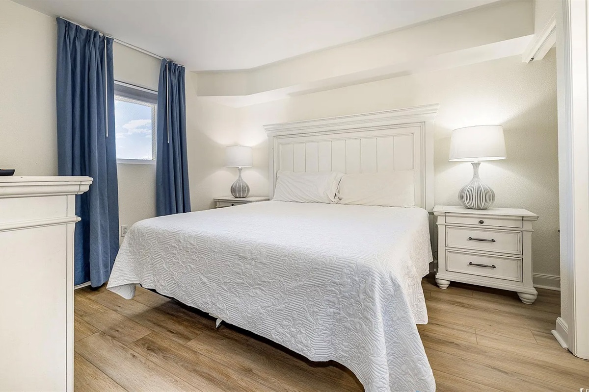 King in this spacious Main Bedroom