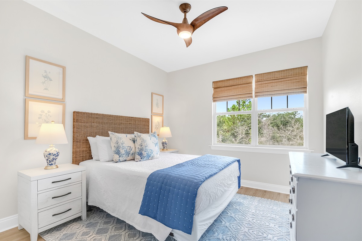 4th Bedroom Upstairs (Queen)