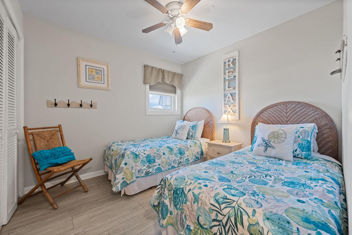 Kid's bedroom with 2 Twin beds