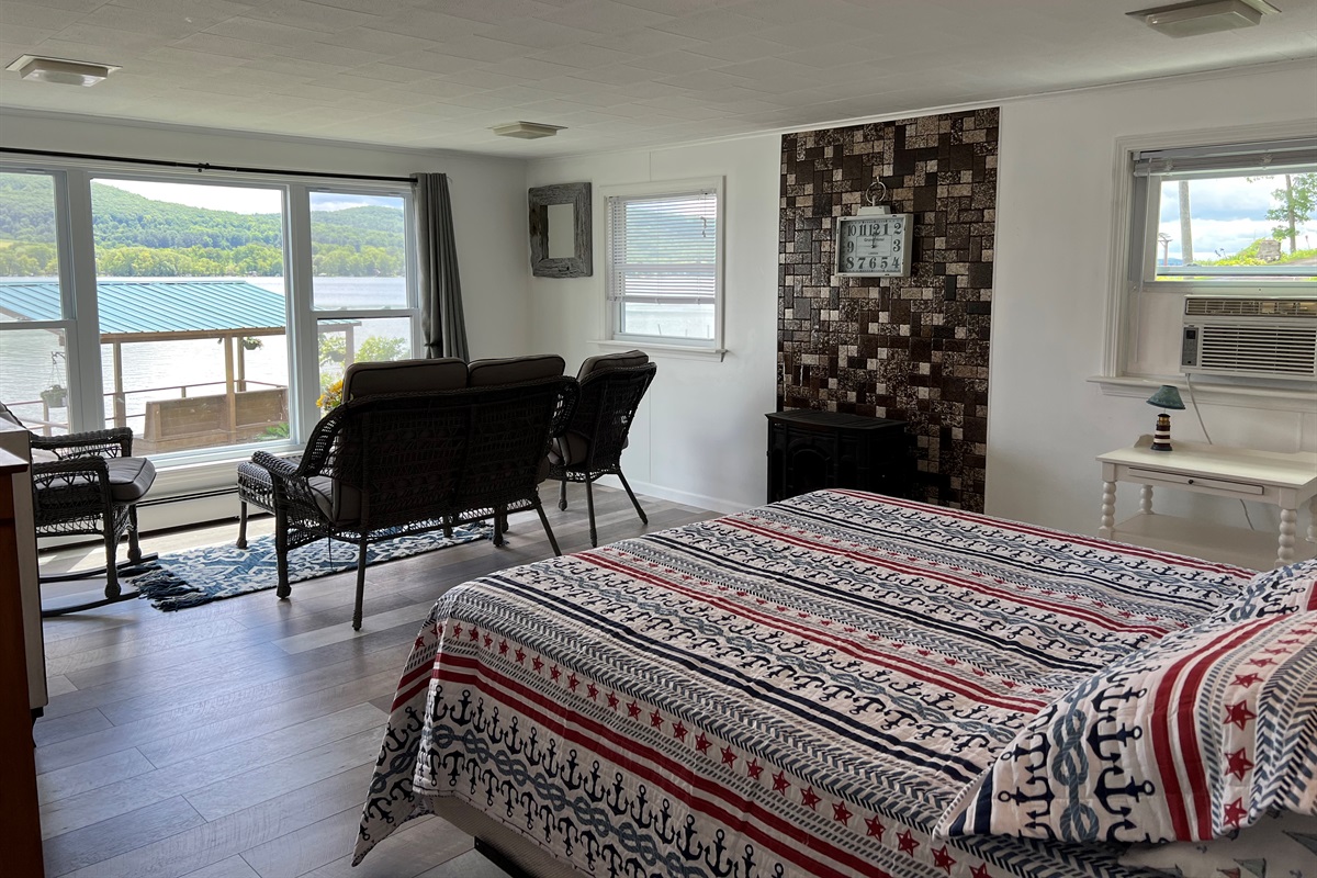 1st Floor Queen with lake views