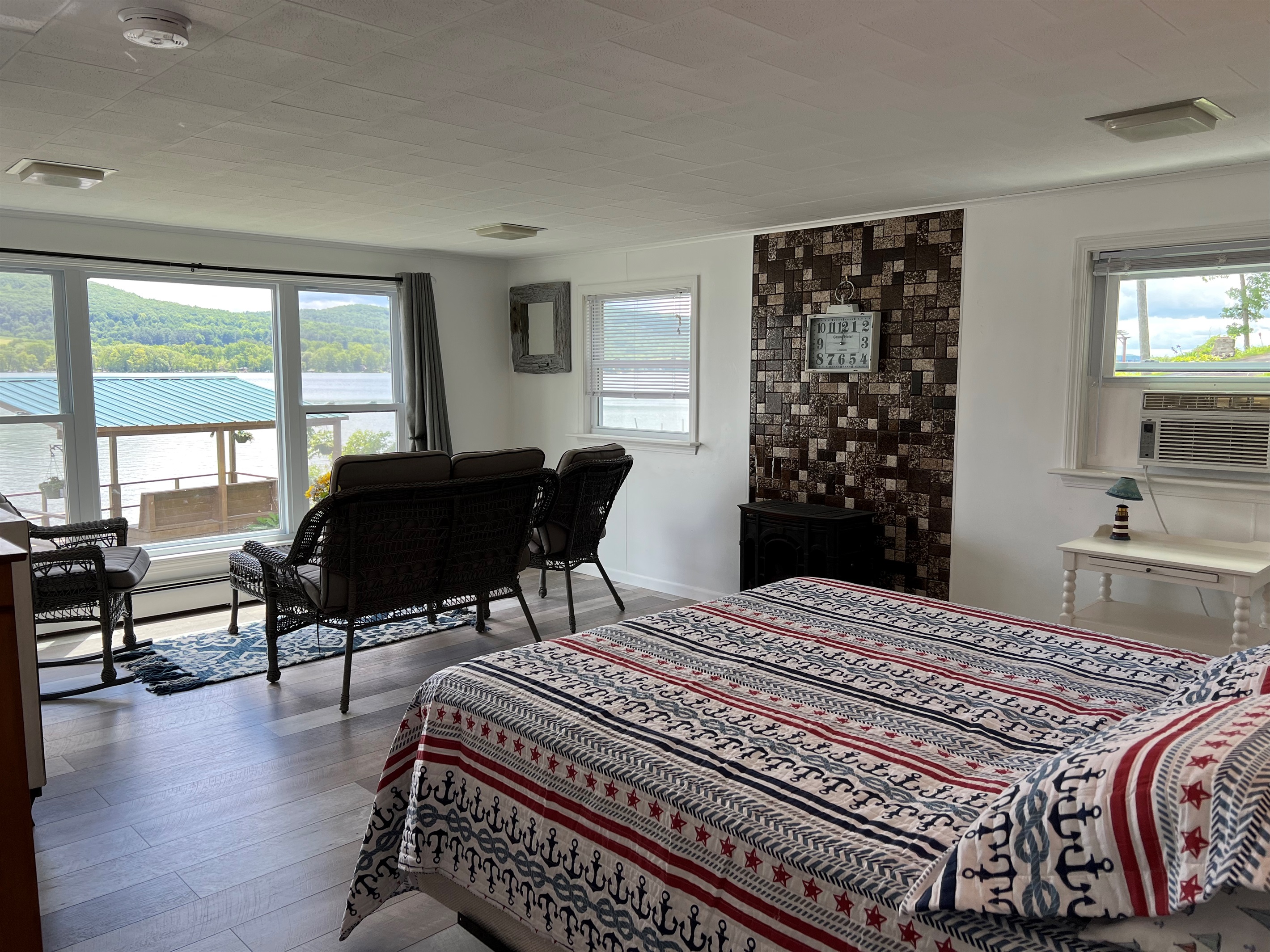1st Floor Queen with lake views