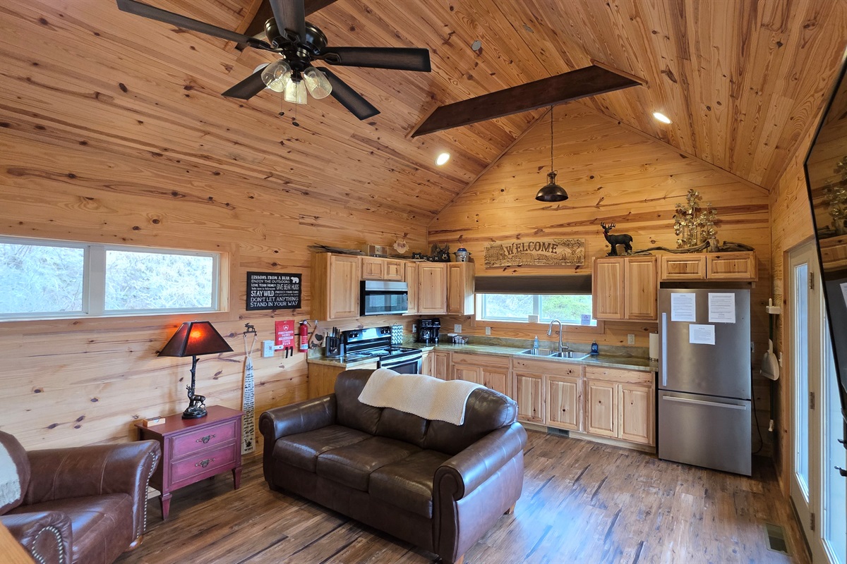 Tall ceiling and lots of room in the open concept living room/kitchen.