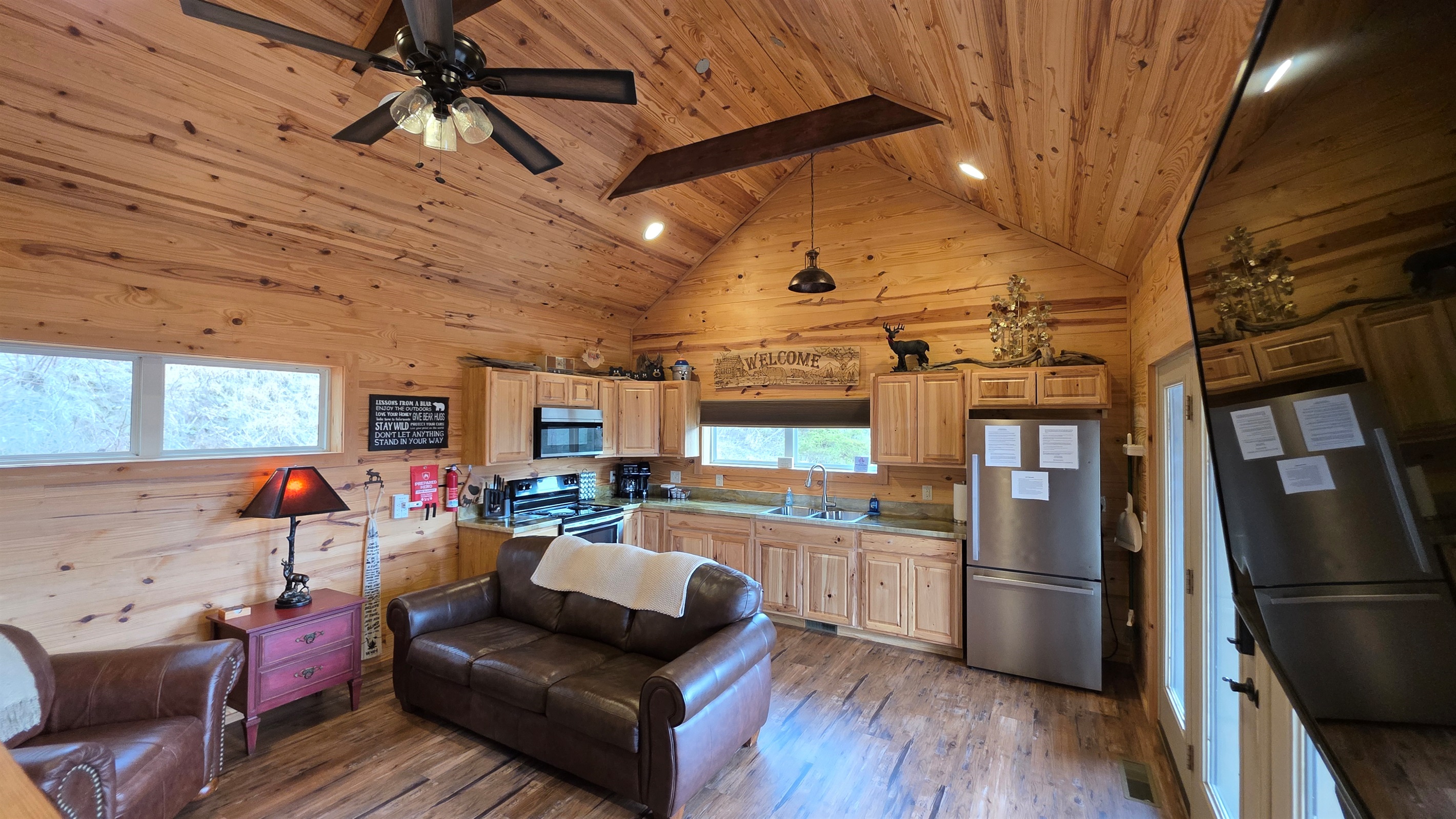 Tall ceiling and lots of room in the open concept living room/kitchen.