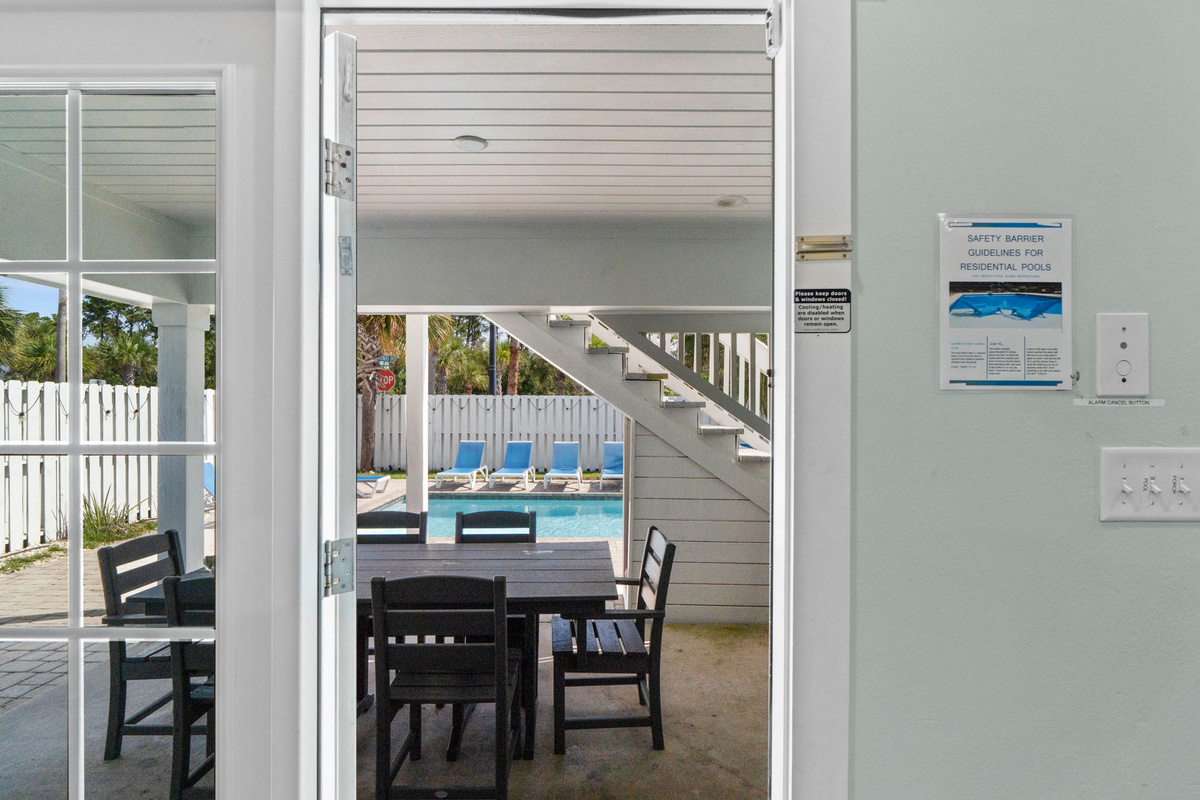 1st floor exit to pool