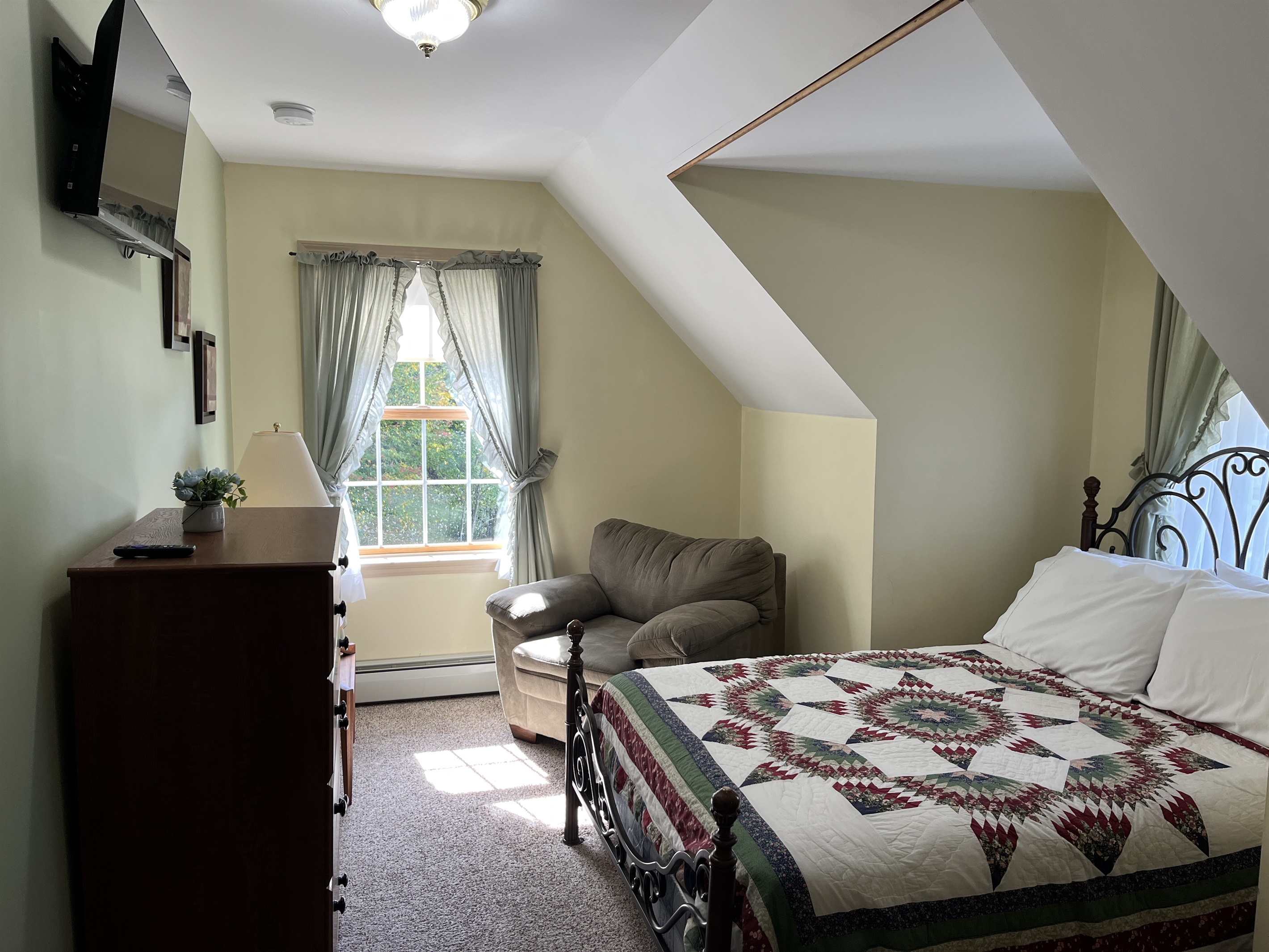 2nd floor Double w/ reading nook