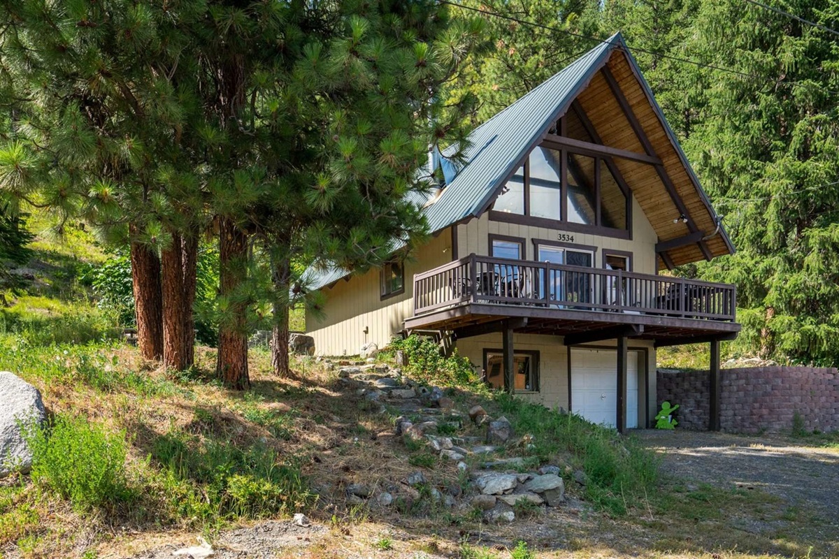 Tucked in the trees, this A-frame offers total privacy and mountain serenity.