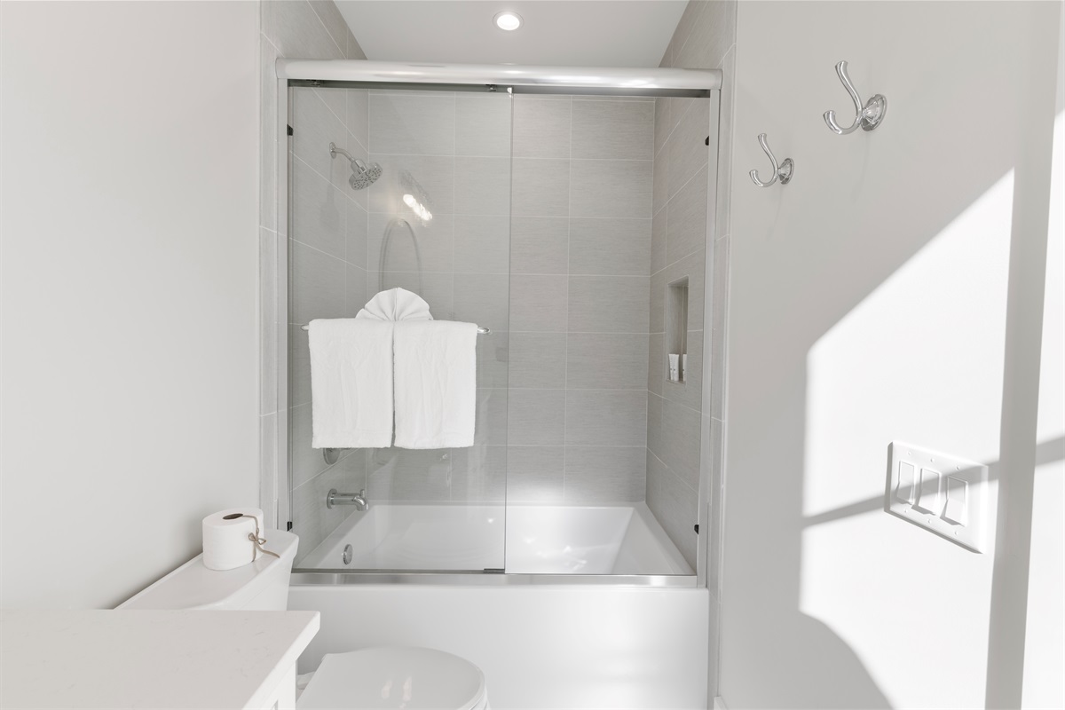 3rd Bedroom Full En Suite Bathroom