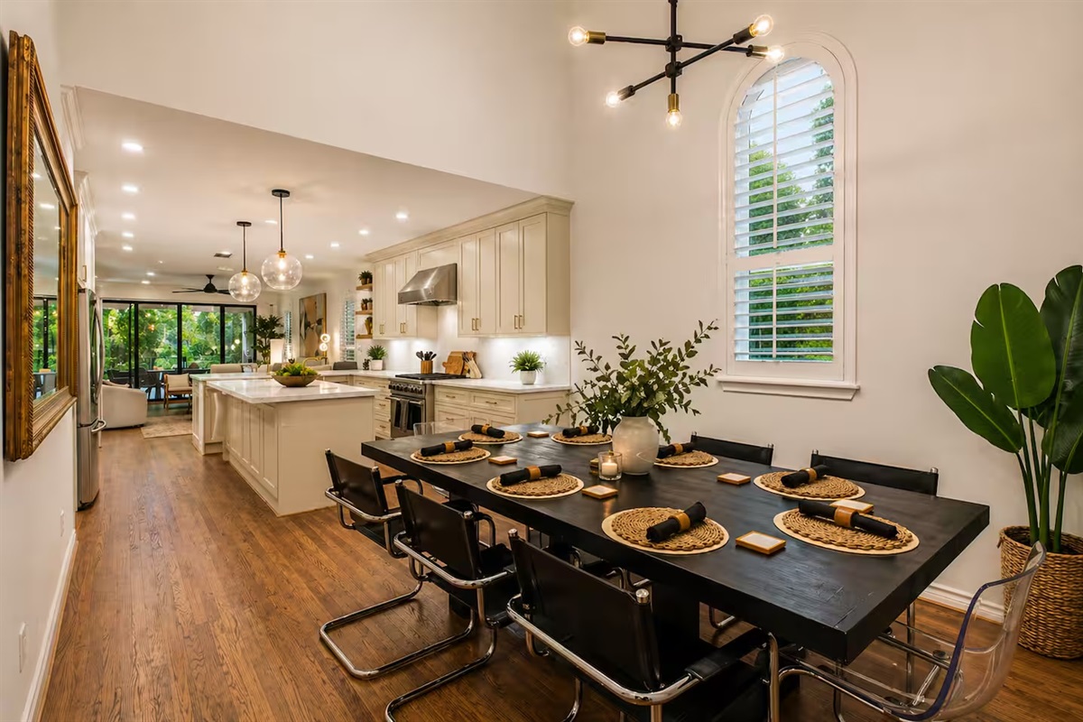 Open-concept dining perfect for group gatherings