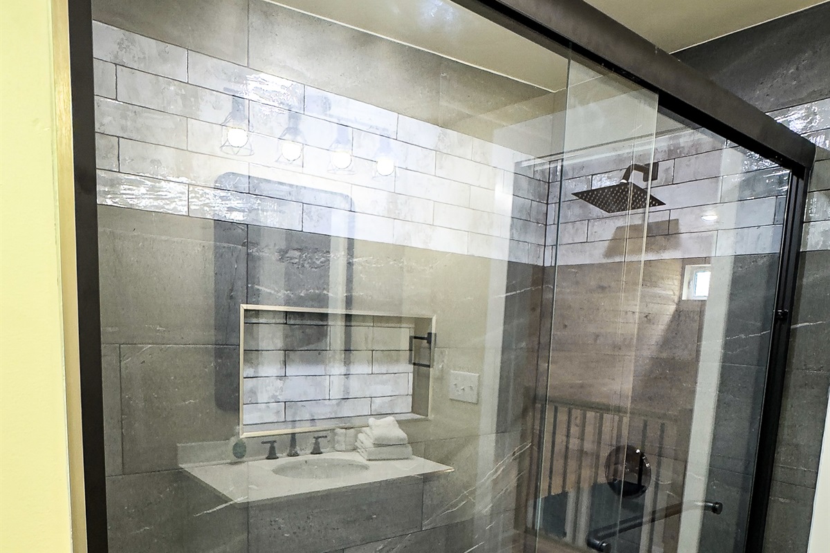 Shared Bathroom Upstairs