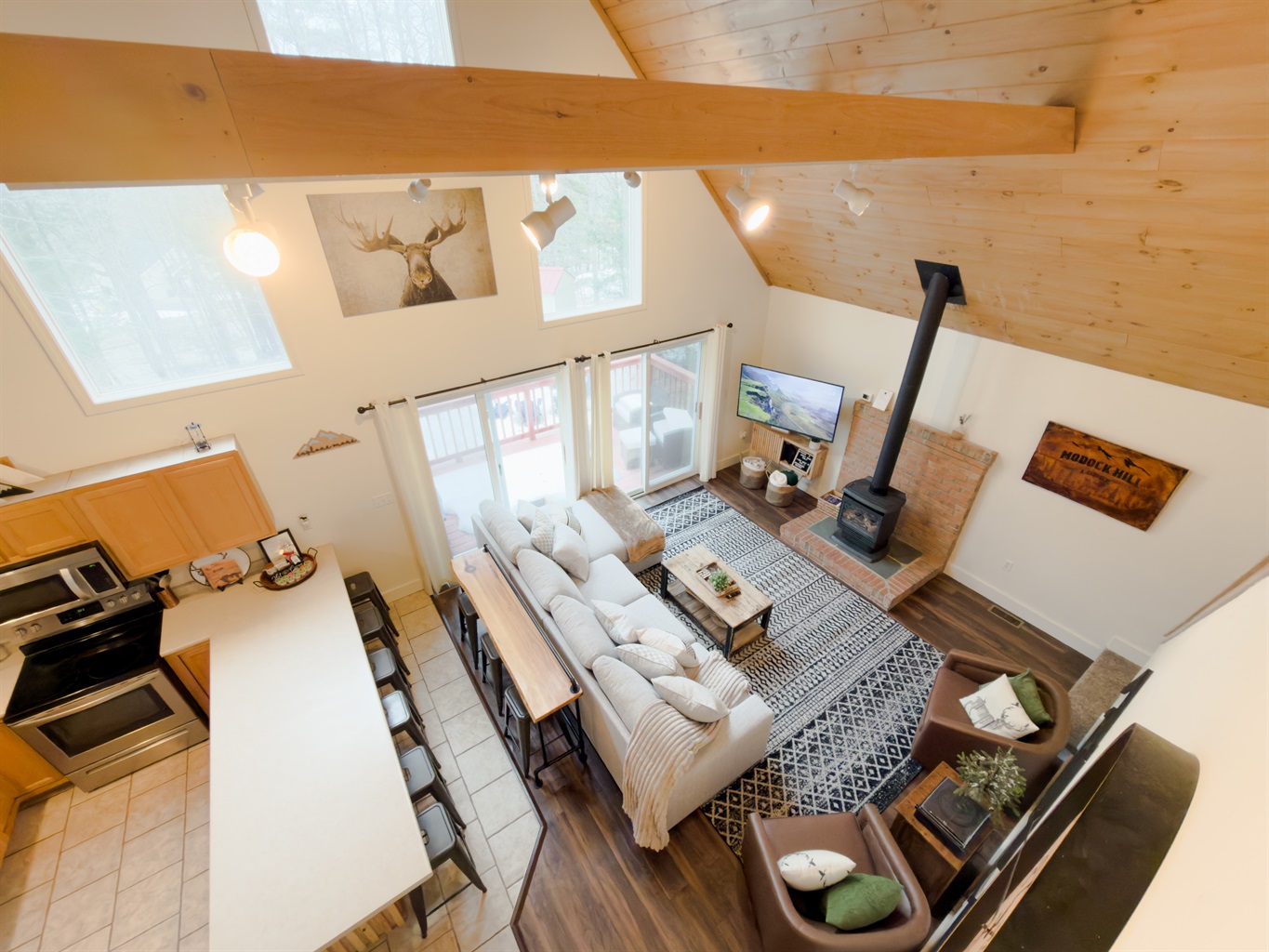 Overlooking the living and kitchen area, enough room for all the guests. 