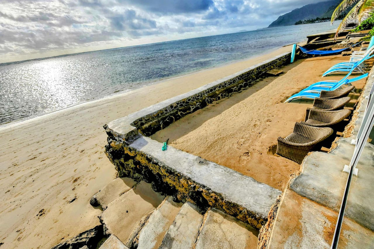 Low Tide.Most guests prefer high tide with water right up against seawall because it gives them privacy in home's own private beach from beach walkers in front of the seawall.Largest sea cliffs in the world where all Jurassic Park movies were filmed