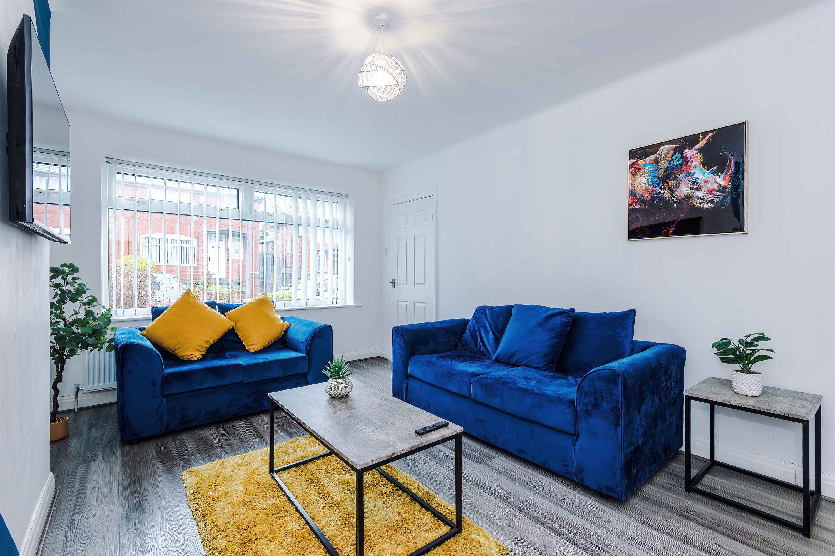 The spacious, modern & airy lounge benefits from modern decor and smart TV with streaming services and fast free WiFi throughout 