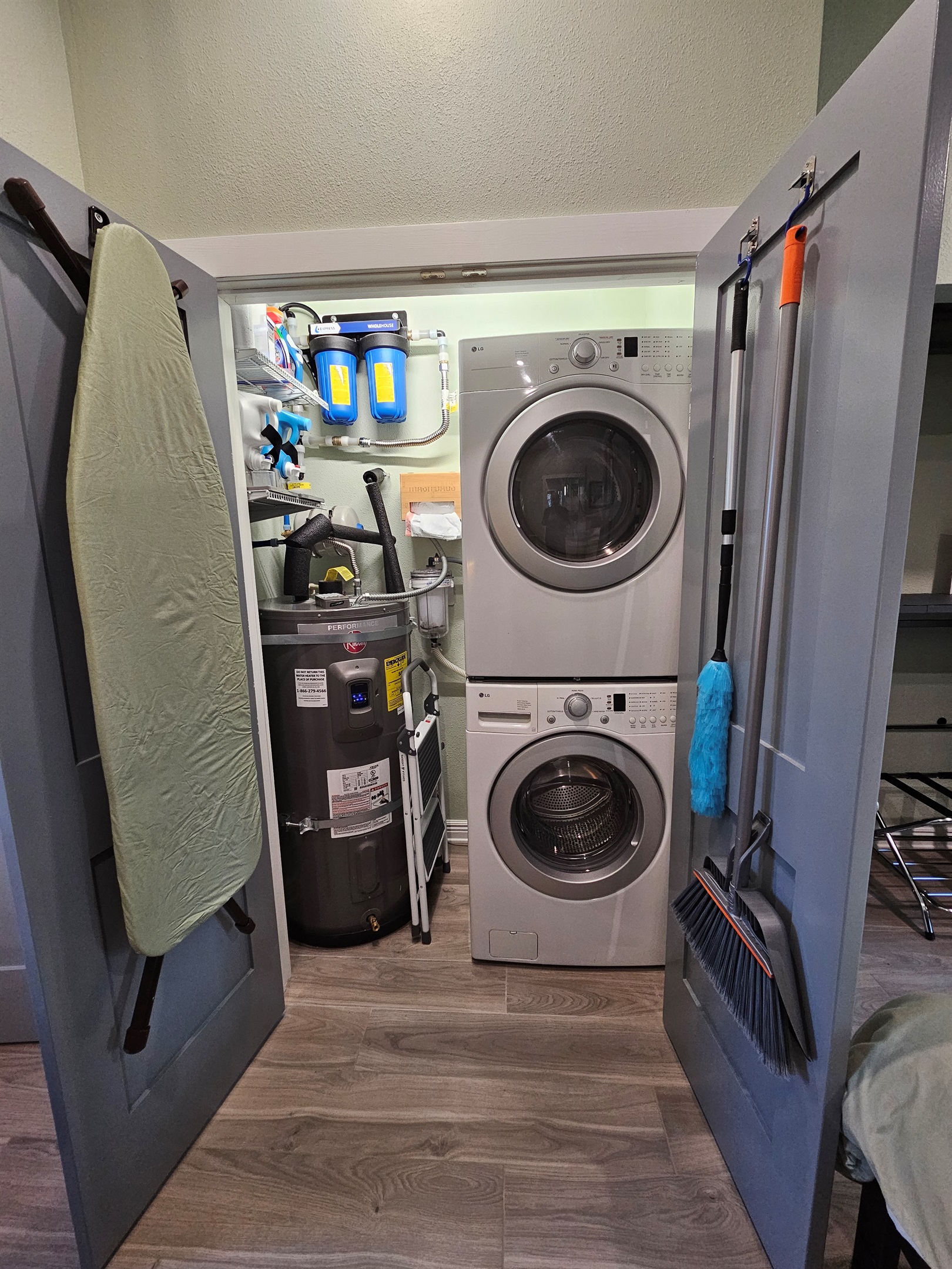 Full laundry, supplied detergents, iron, and whole home water filtration help Alder Falls feel like home.  AC, heat pump, and a whole home fan allow for climate perfection.  Supplied pack-n-play makes it easy to stay with little ones.