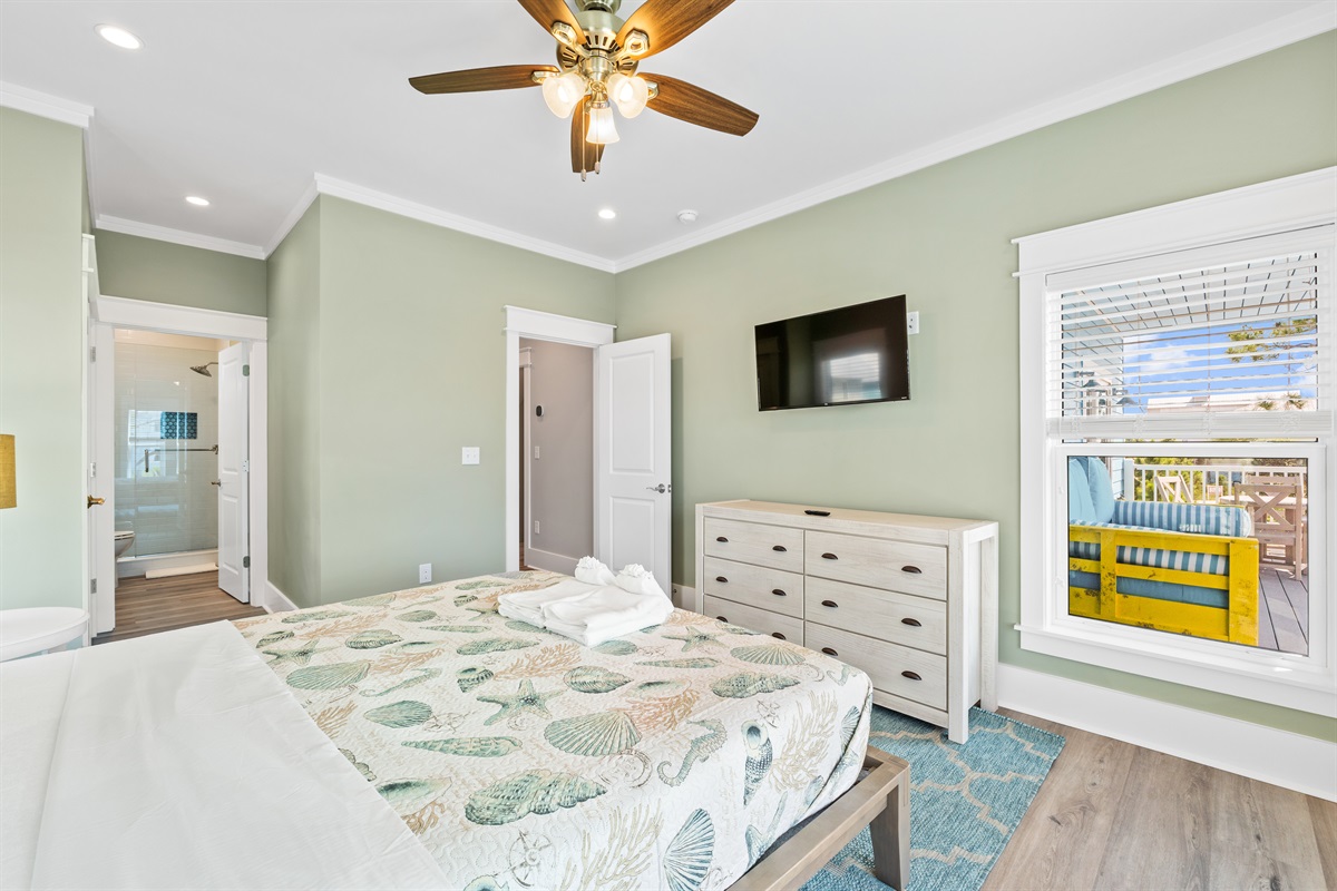 1st Floor (2nd Level)  Master Bedroom w/En Suite