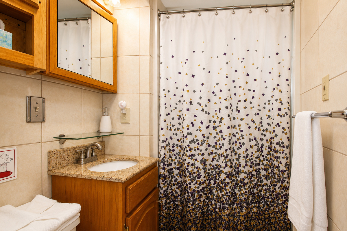 Tiled bath with stall shower