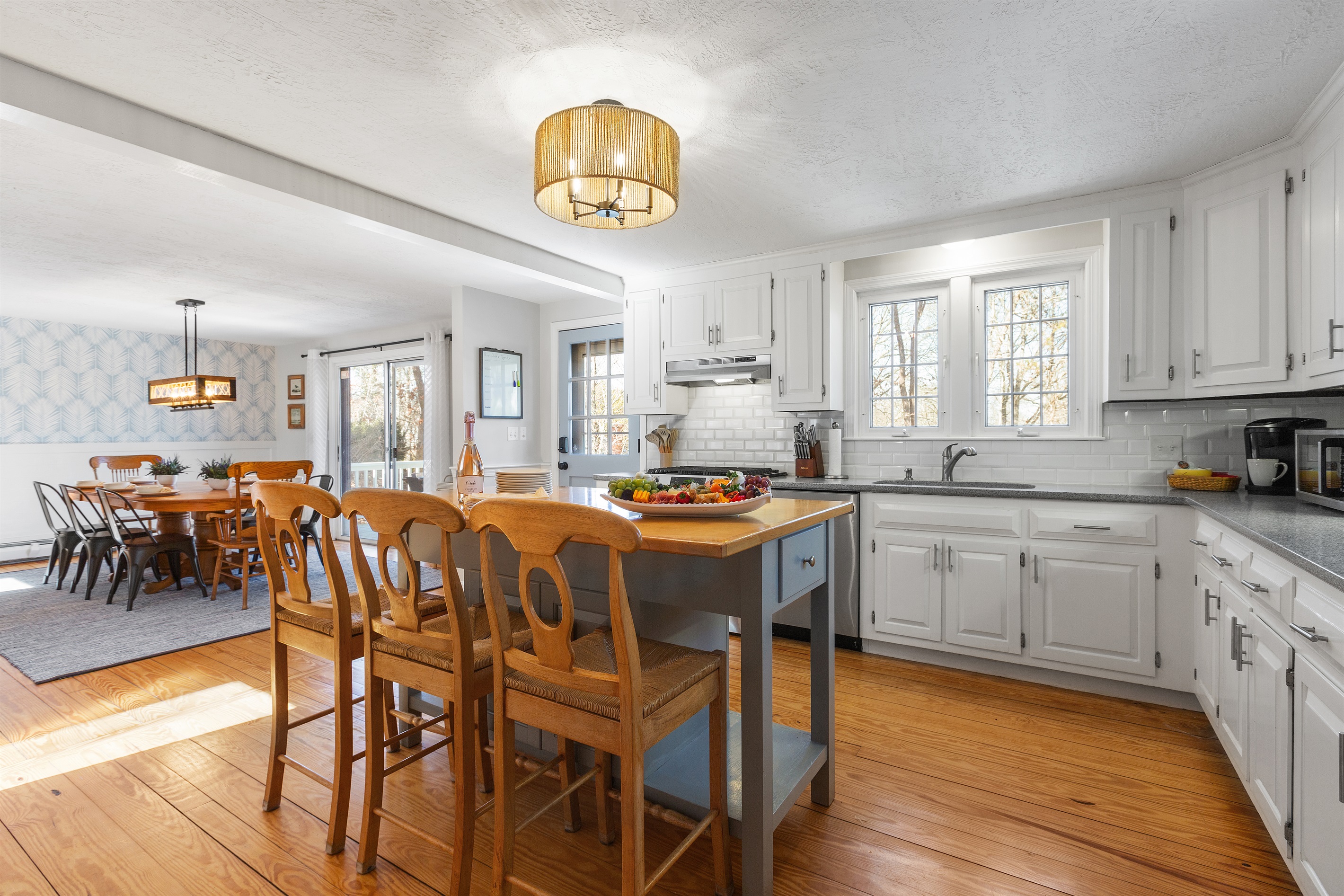 Effortless cooking! Our kitchen is stocked with everything you need.