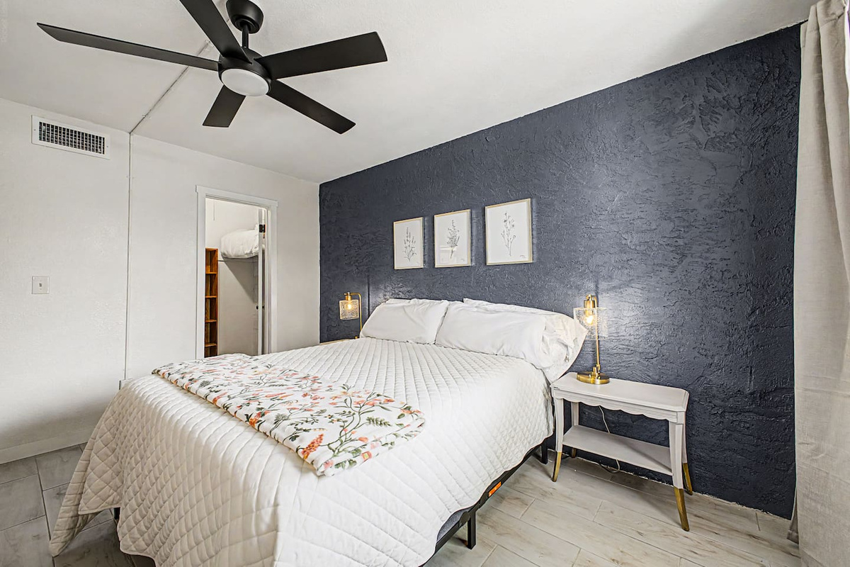 Paradise Pkwy Getaway in Phoenix + Pool — Paradise Pkwy Getaway in Phoenix + Pool, Phoenix, Arizona — photo 18