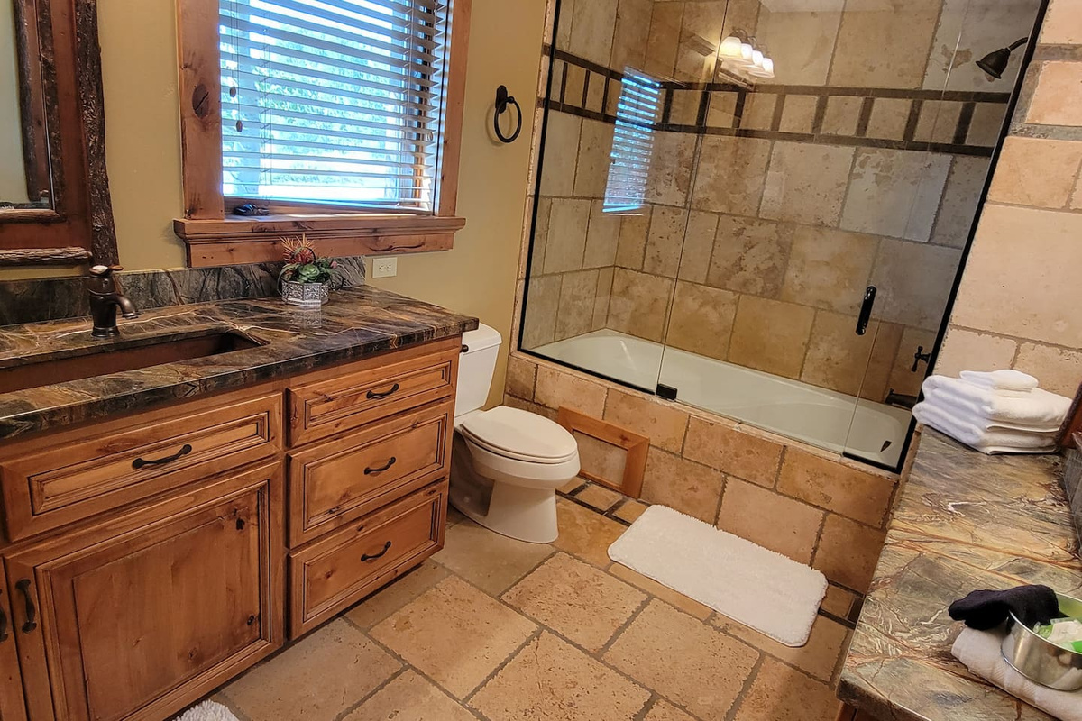 Bathroom 1 - en-suite to Bedroom 1. Separate vanity for makeup!  All towels and linens are provided. Plus, Shampoo, Conditioner, Body Wash, Lotion and hair dryer are provided in each bathroom!