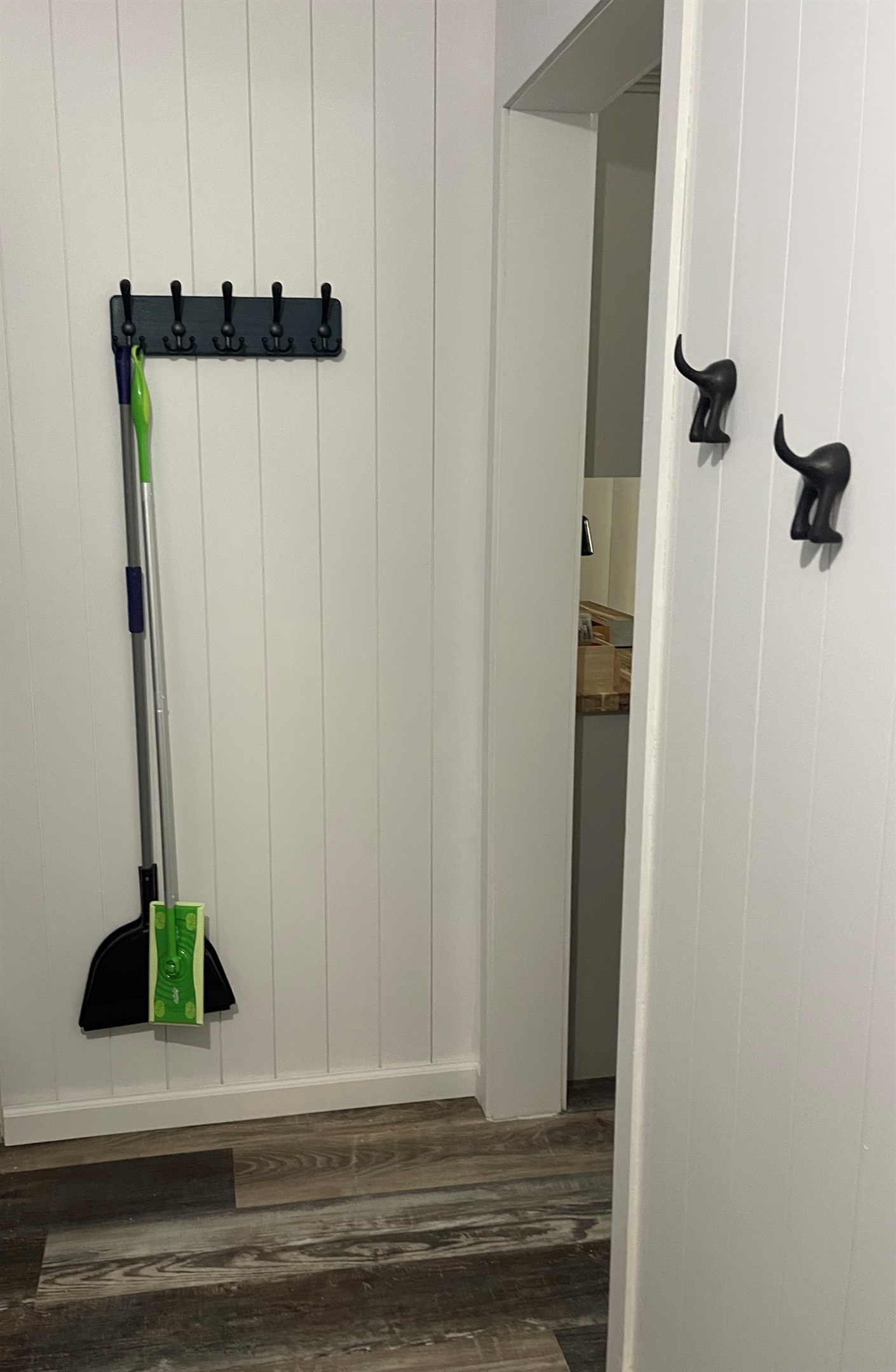 Laundry/drink fridge room