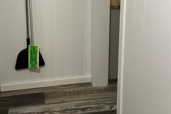 Laundry/drink fridge room