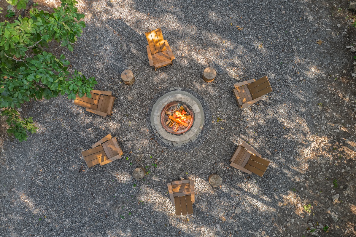 Exquisite firepit - Total privacy tucked away in the trees