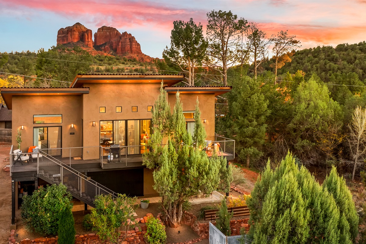 The Retreat at Chavez Ranch sits tucked into Sedona’s red rocks, offering privacy, elevated views, and a peaceful setting designed for rest, wellness, and connection with nature.