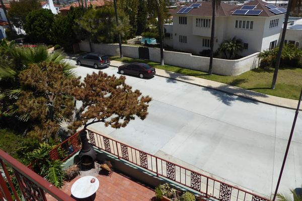 Plenty of free, easy parking right in front