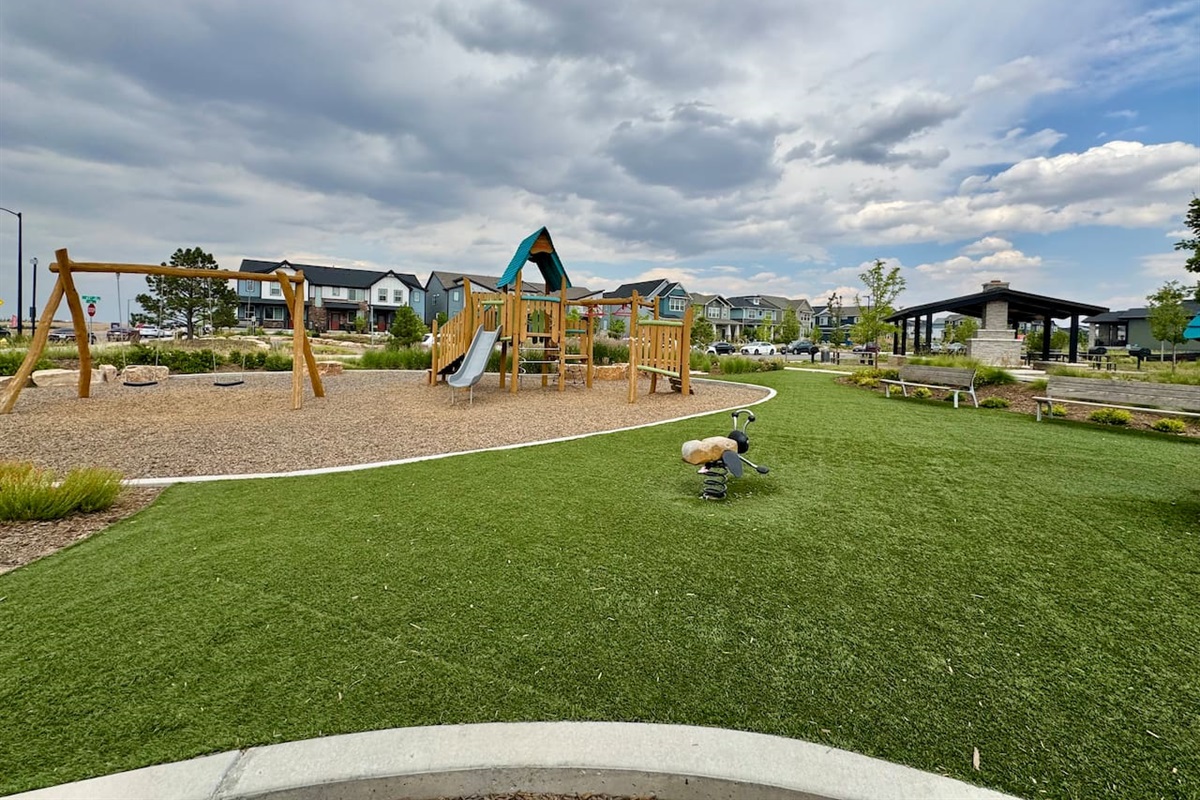 Community park (Honeysuckle Park) just a minute away with playground, open space, picnic tables, and barbecues.