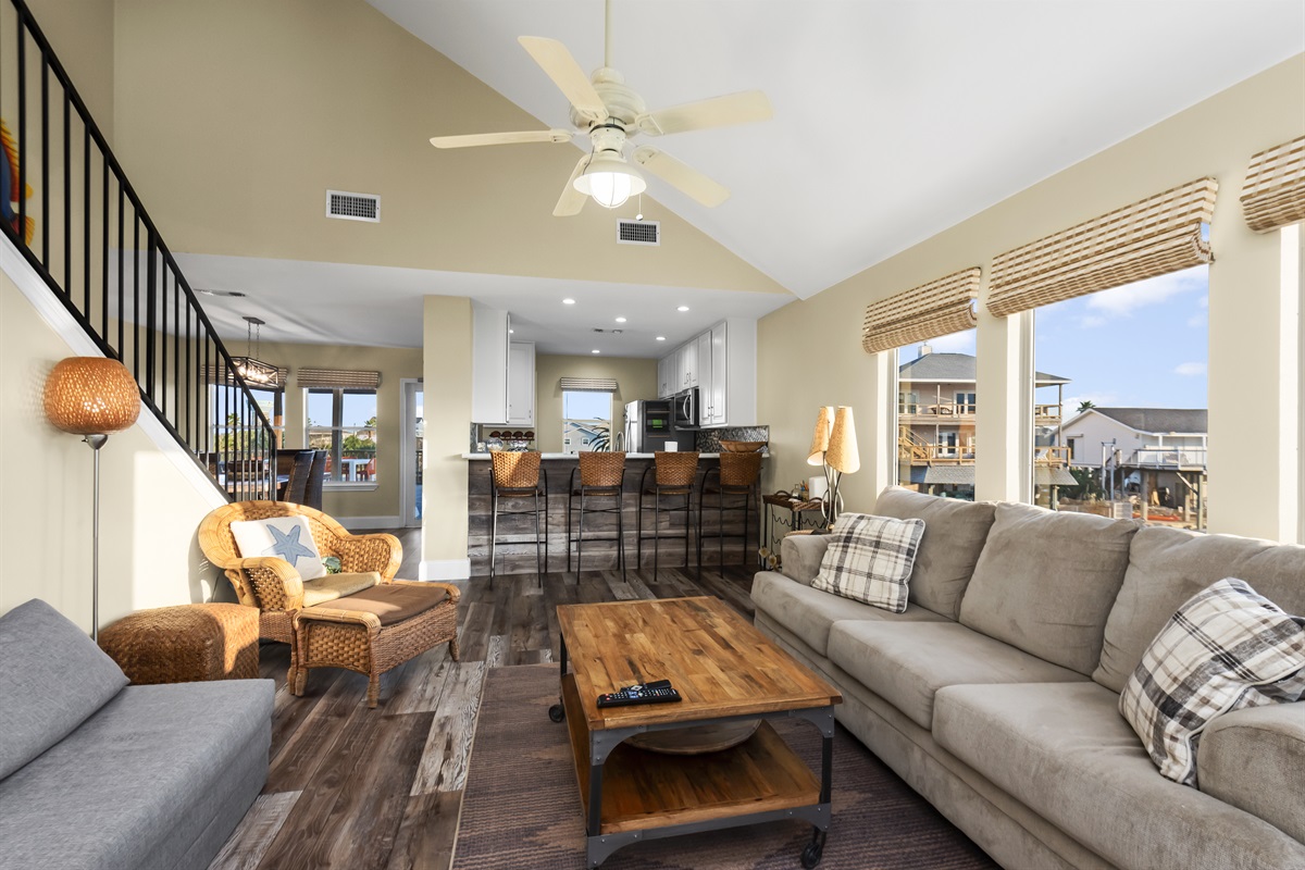 679fec73016c41a791899f3cfbdc652f Large | Beachhouse | Texas | TX | Vacation Homes | Galveston | Crystal Beach | Kokomo | Breezy Days | Beachfront Elegance | Sunrise Serenity | Southern Sands Property Management, LLC