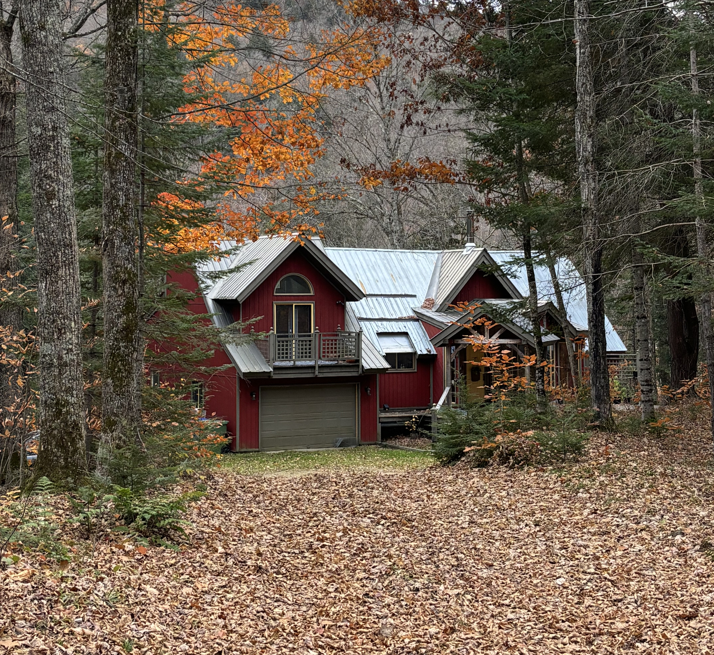 Fall-time view of front of cottage as seen from driveway