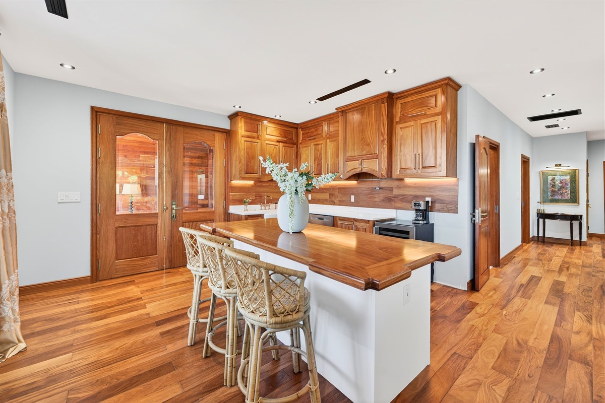 Kitchen 2 | Rosewood Retreat | 2605 Palm Blvd, Isle of Palms, SC | IOP Escapes
