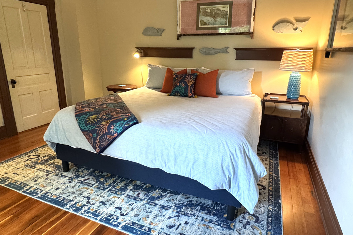 2nd Floor, King bed.