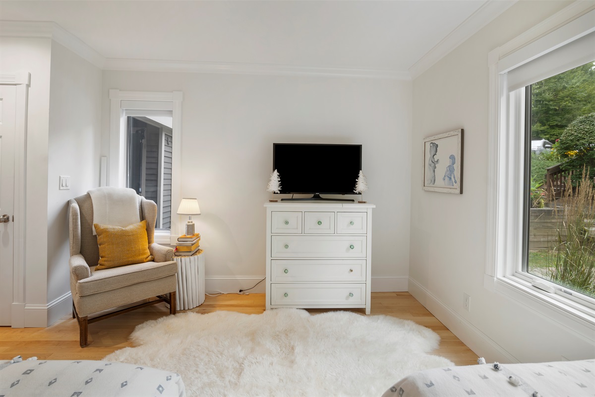 Main floor Twin Bedroom