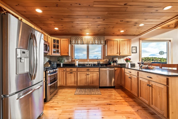 Cook with ease in this thoughtfully stocked kitchen.