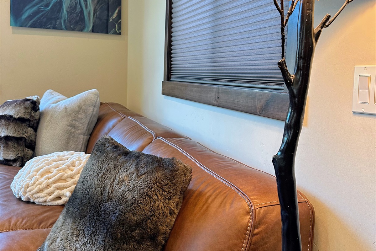 Get cozy and go wild—leather seats, faux fur pillows, and edgy nature prints bring the outdoors in.
