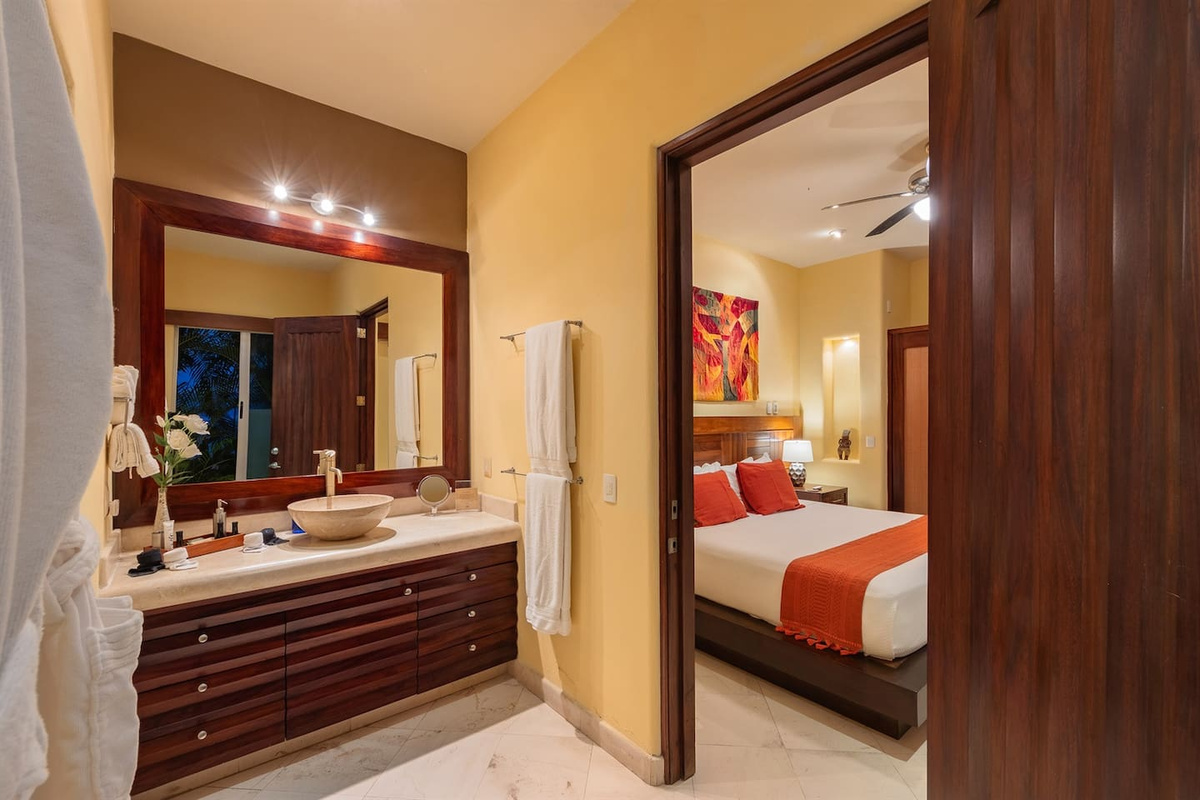 Bath - Suite 11