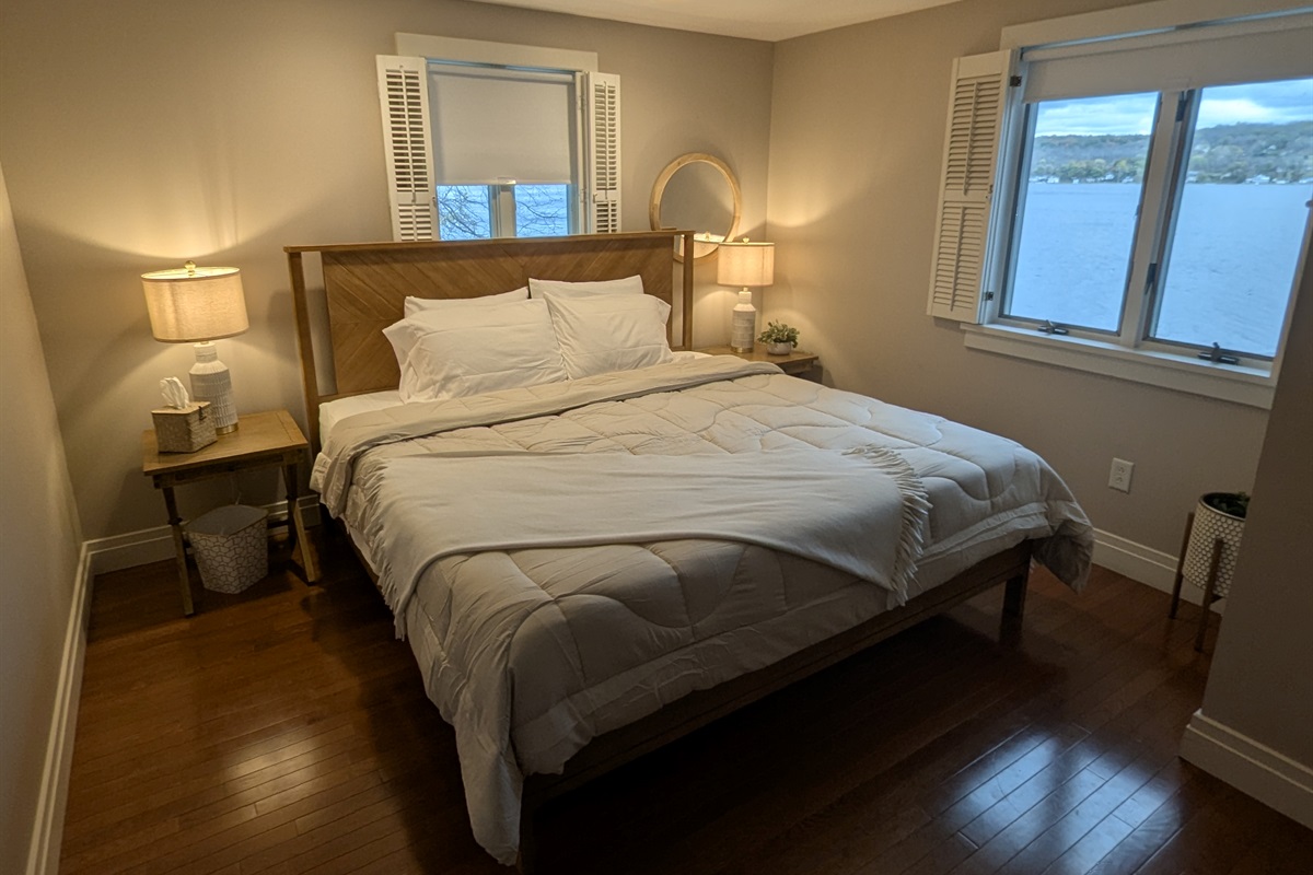 Second King Suite with Lake Views – Peaceful retreat by the water.